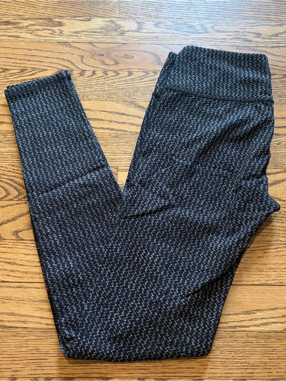 Athleta Heartbeat Chaturanga Tight Leggings Black Zig Zag